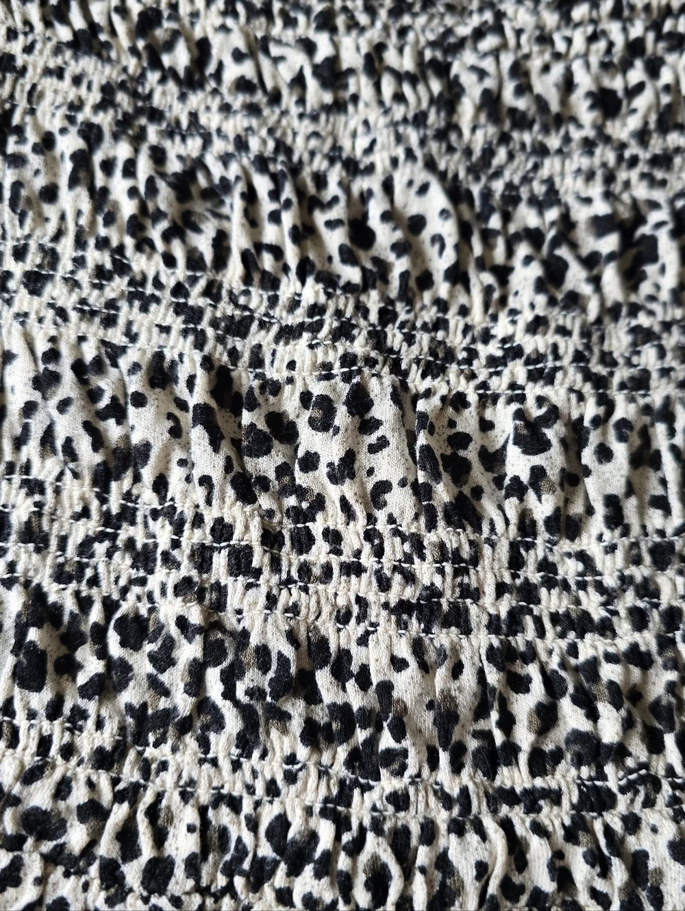 Urban Outfitters Croppee Leopard Print Smocked Top Size Medium - Picture 4 of 12